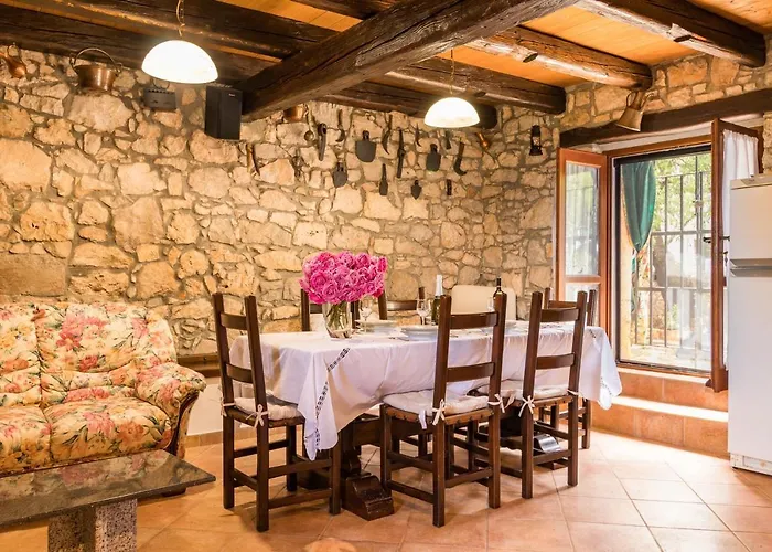 Antique Istrian Martina Holiday home Porec