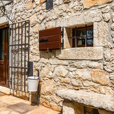 Antique Istrian Martina