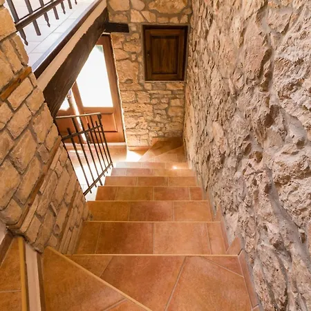 Antique Istrian Martina *