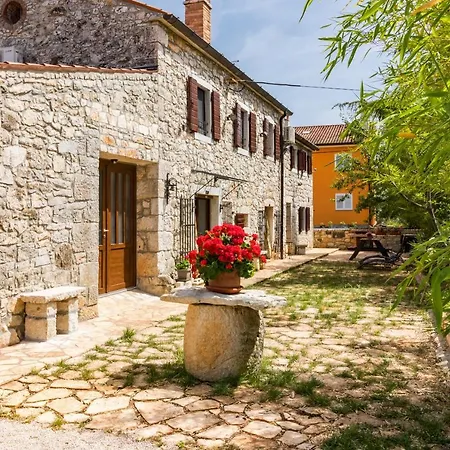 Ferienhaus Antique Istrian Martina Poreč