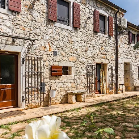 Antique Istrian Martina Ferienhaus *