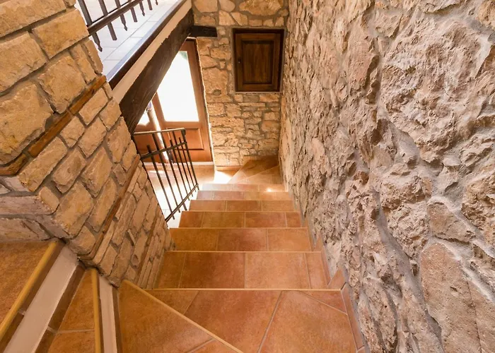 Antique Istrian Martina *