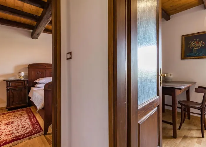 Antique Istrian Martina