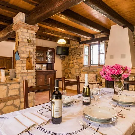 Antique Istrian Martina Ferienhaus *
