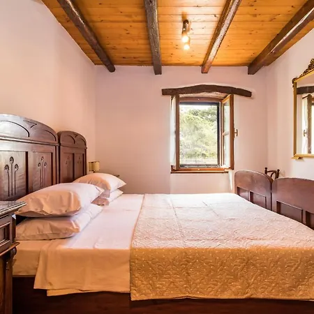 Antique Istrian Martina Ferienhaus *